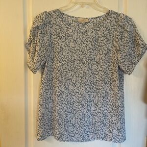 Loft, floral, white, and baby blue flowers perfect for the summer